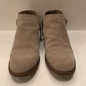 Dolce Vita Saira Tan Suede Zipper Ankle Booties 8